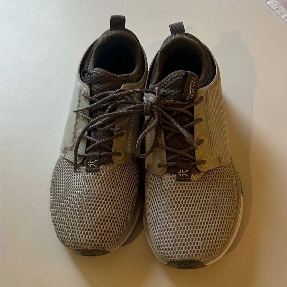 KURU size 8 gray Sneakers